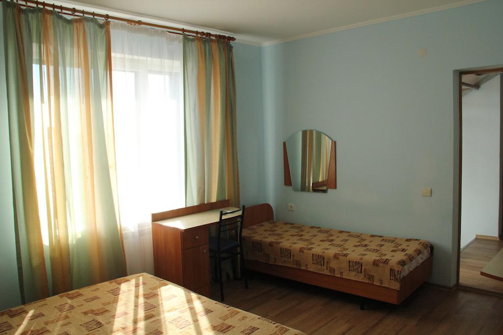 Standard Twin Room no window