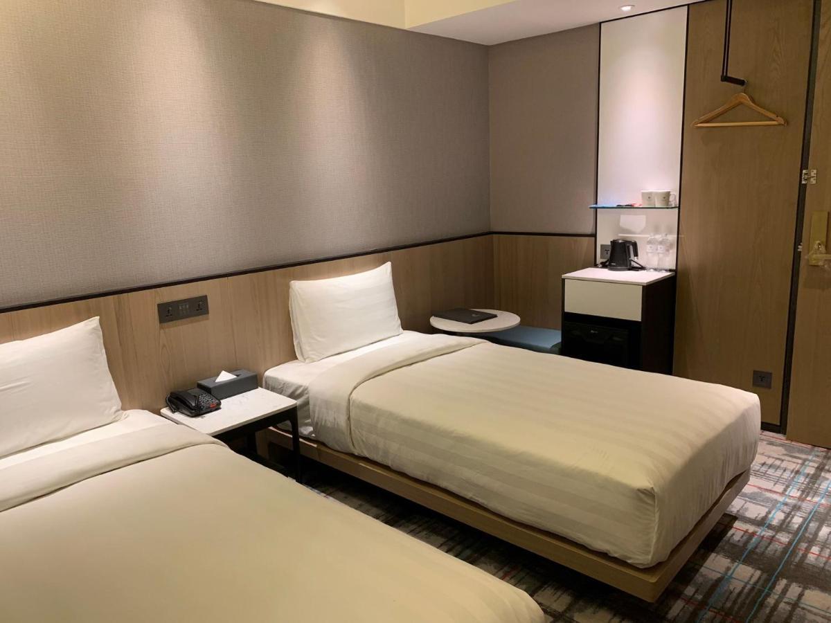 Standard Twin Room no window