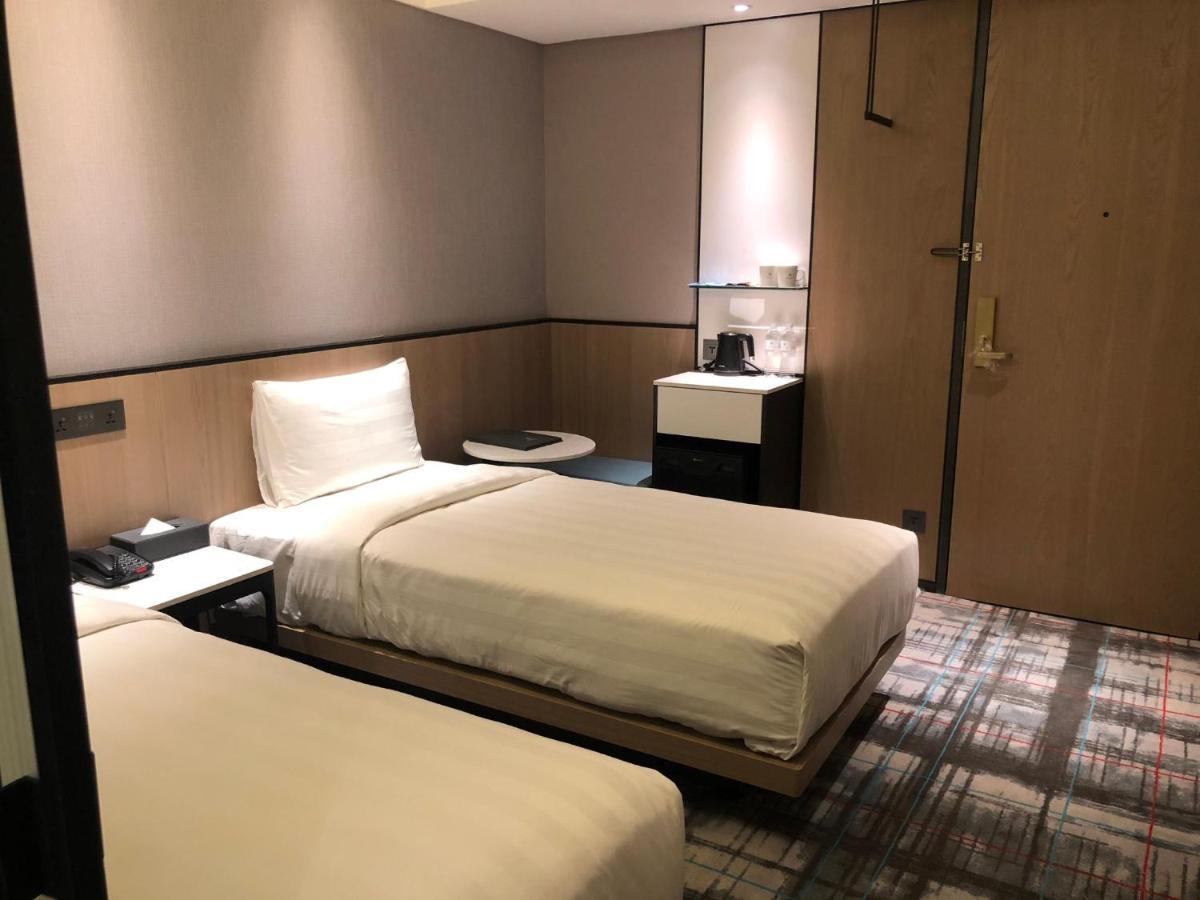 Standard Twin Room no window