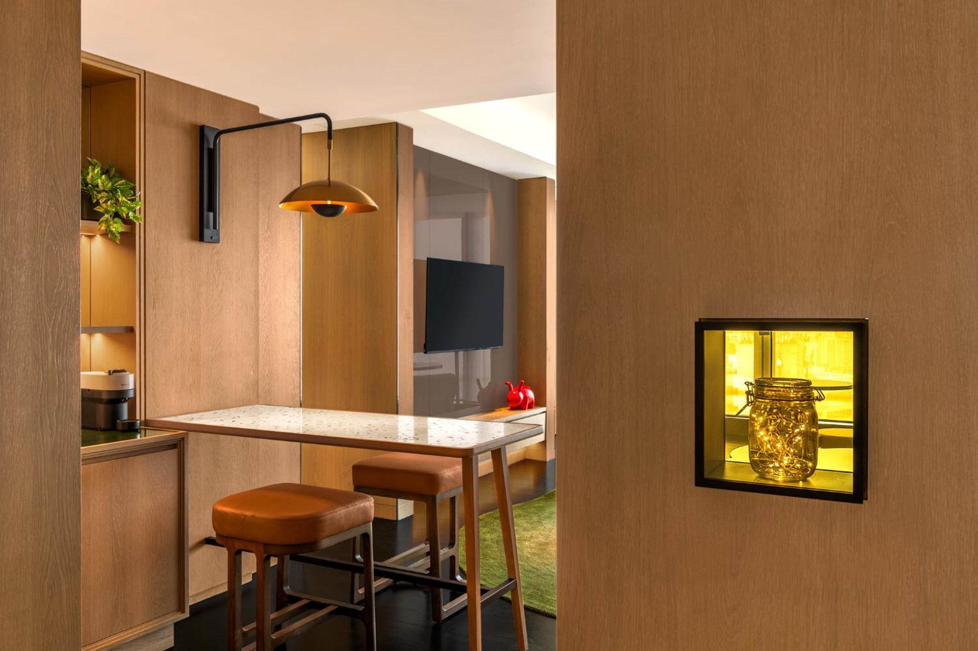 Marvelous Room 1 Bedroom Suite 1 King City view