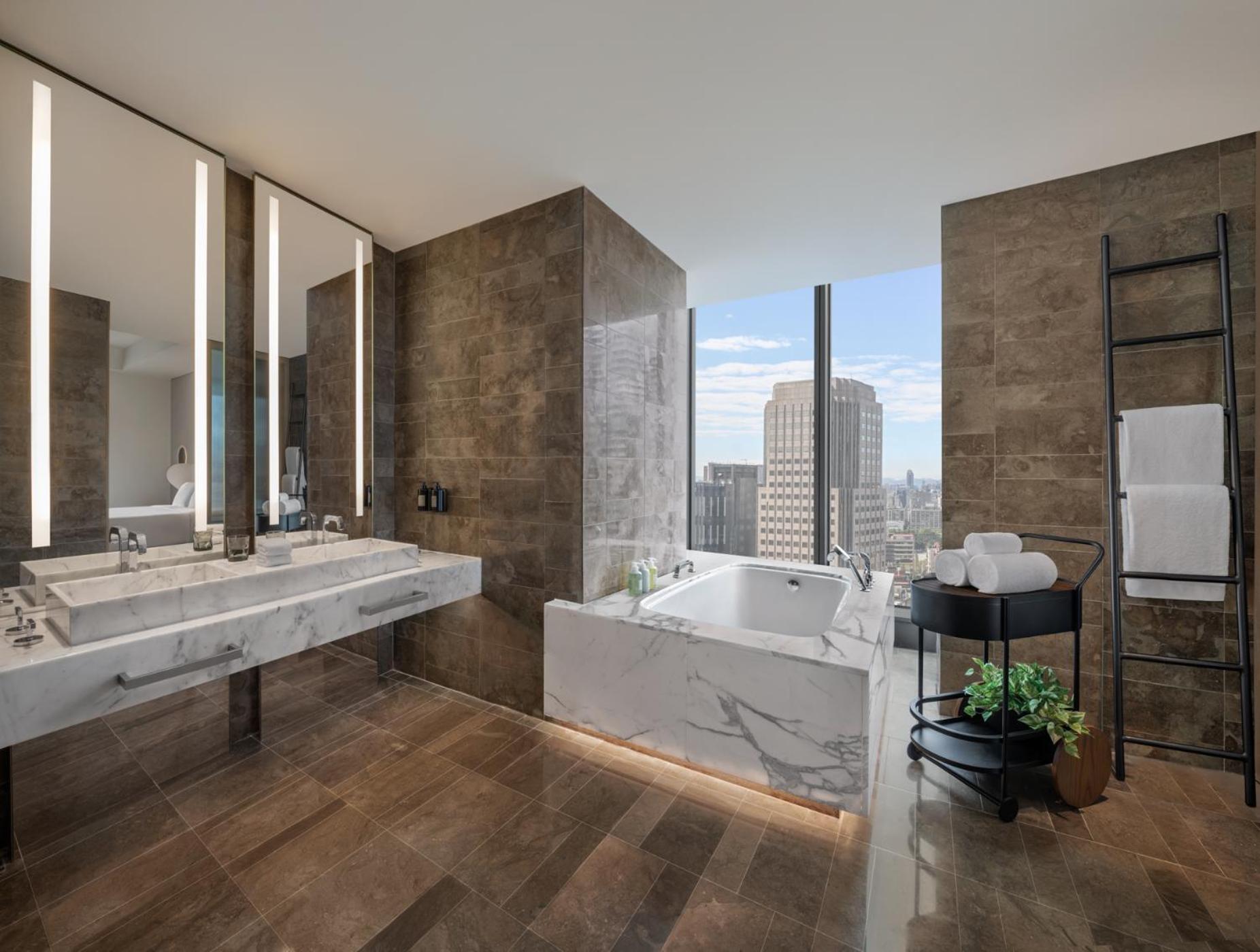 Marvelous Room 1 Bedroom Suite 1 King City view