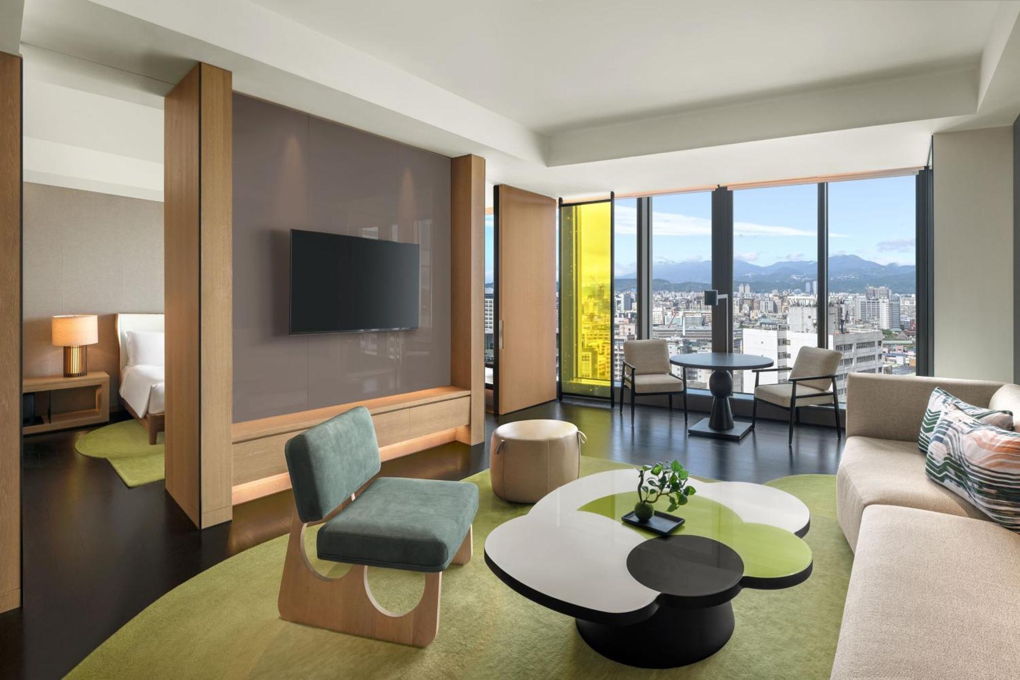 Marvelous Room 1 Bedroom Suite 1 King City view