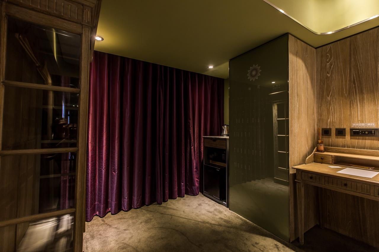 Elegantes Zweibettzimmer